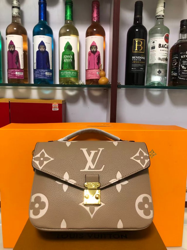 Louis Vuitton Handheld Bags, Chain Bags